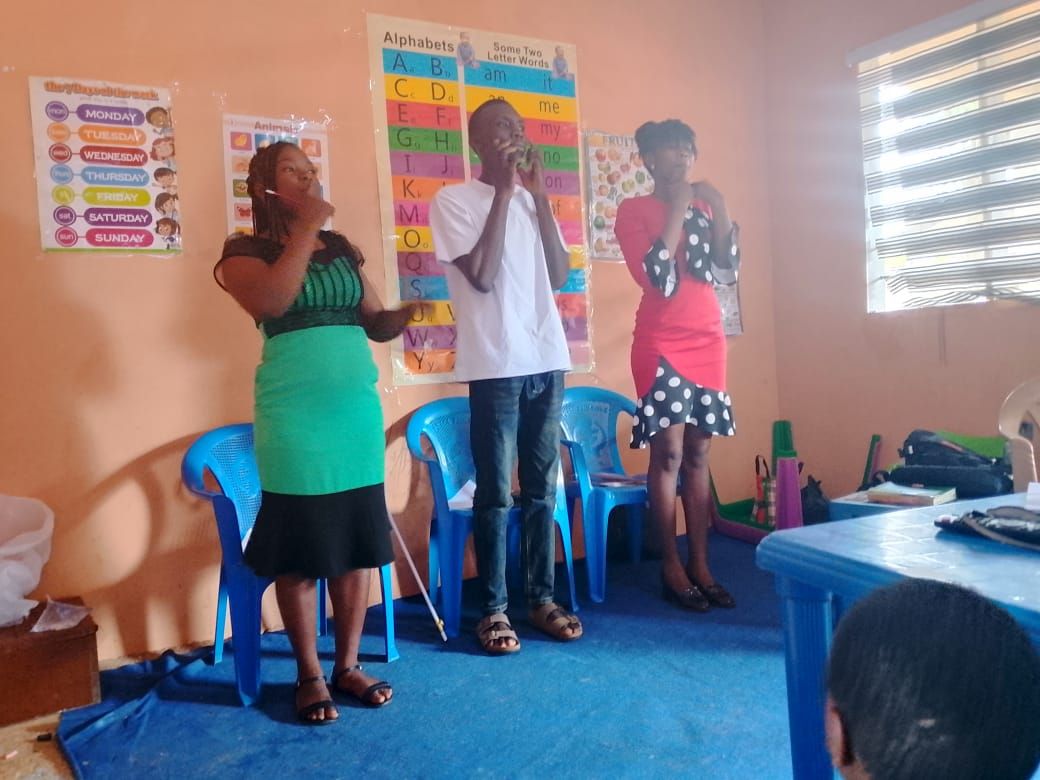 Teachers demonstrating how a young child explores to learn
